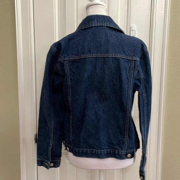GAP dark wash blue jean jacket. S - Picture 3 of 5